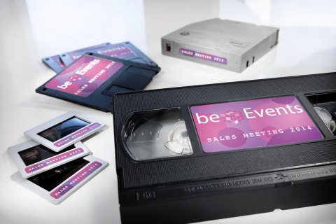 Usuwalne etykiety na kasety wideo 78,7 x 46,6 mm, białe etykiety samoprzylepne, usuwalne etykiety papierowe 25 ark. / op., Avery